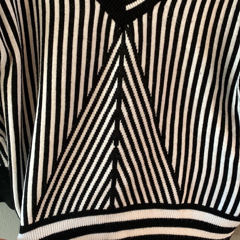 Moon River Chevron Black White Striped V Neck Sweater - Picture 3 of 7